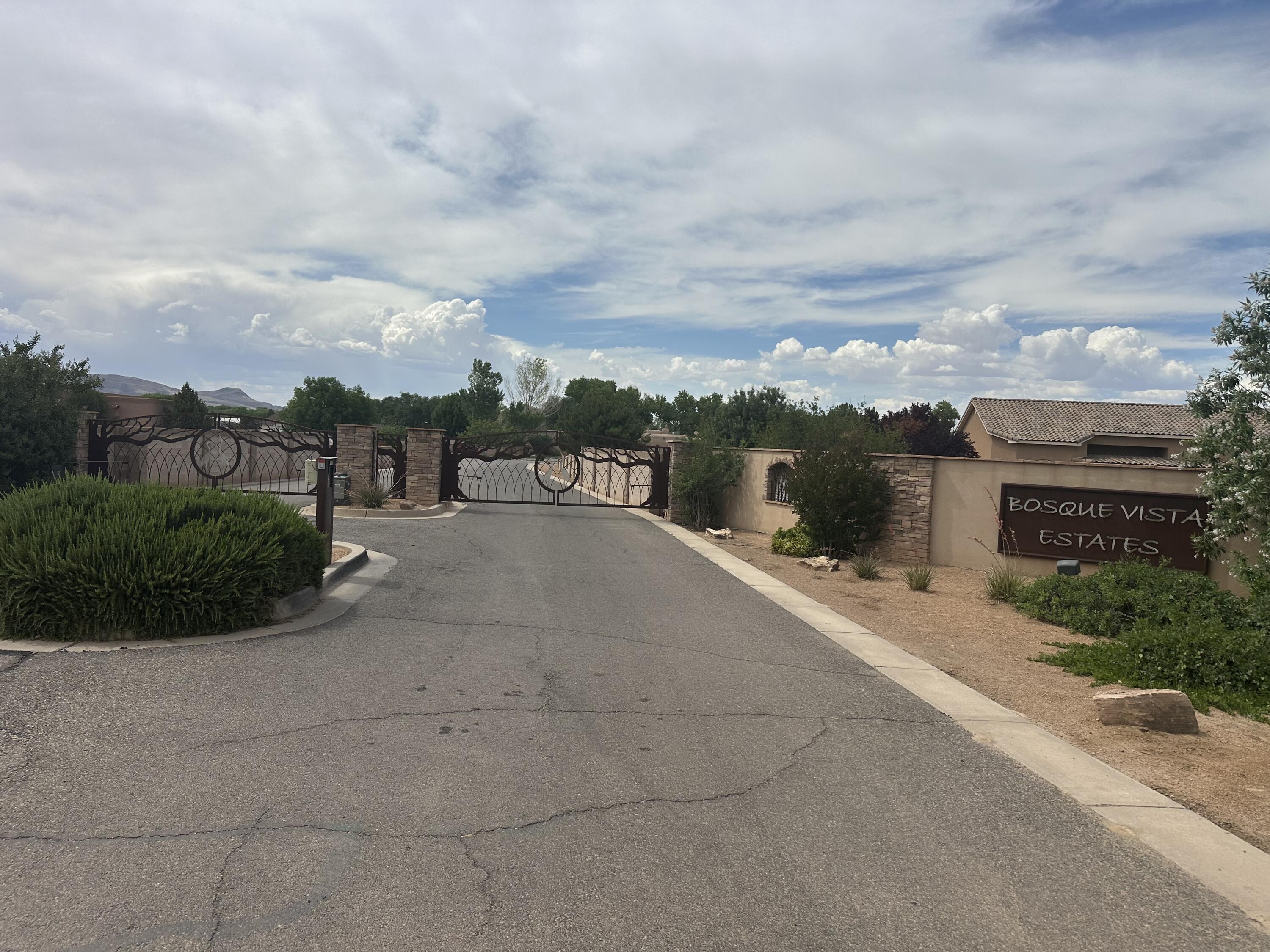 15 Leibel Court Los Lunas, NM 87031