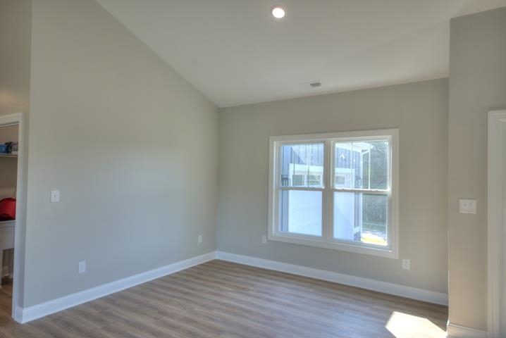 63 Woodridge Ln