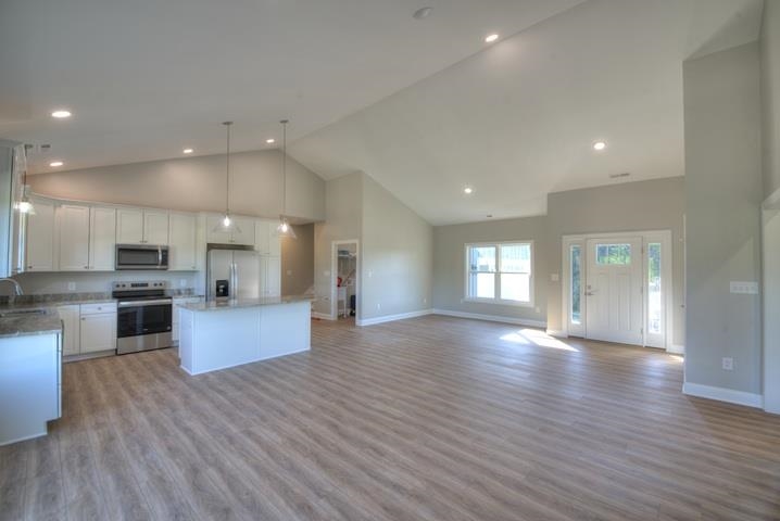 63 Woodridge Ln