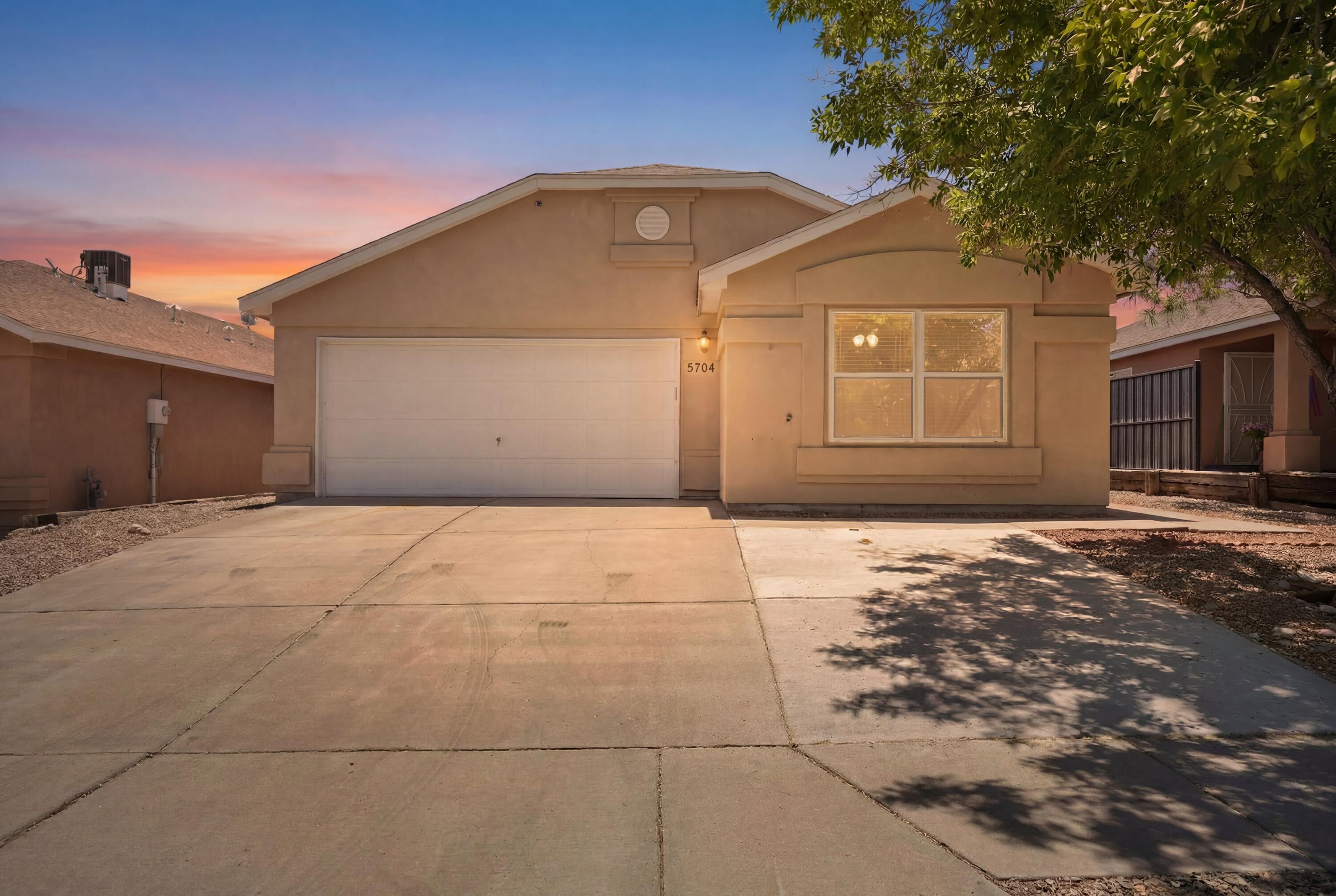 5704 Mesa Ridge Road NW, Albuquerque, NM 87114