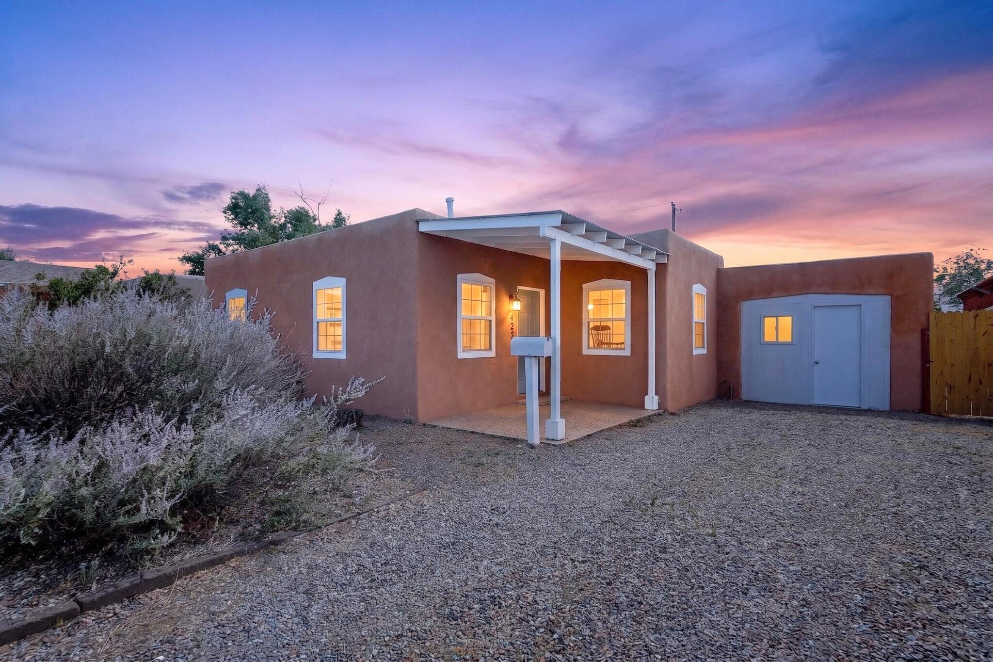 423 Alcazar Street, Albuquerque NM 87108