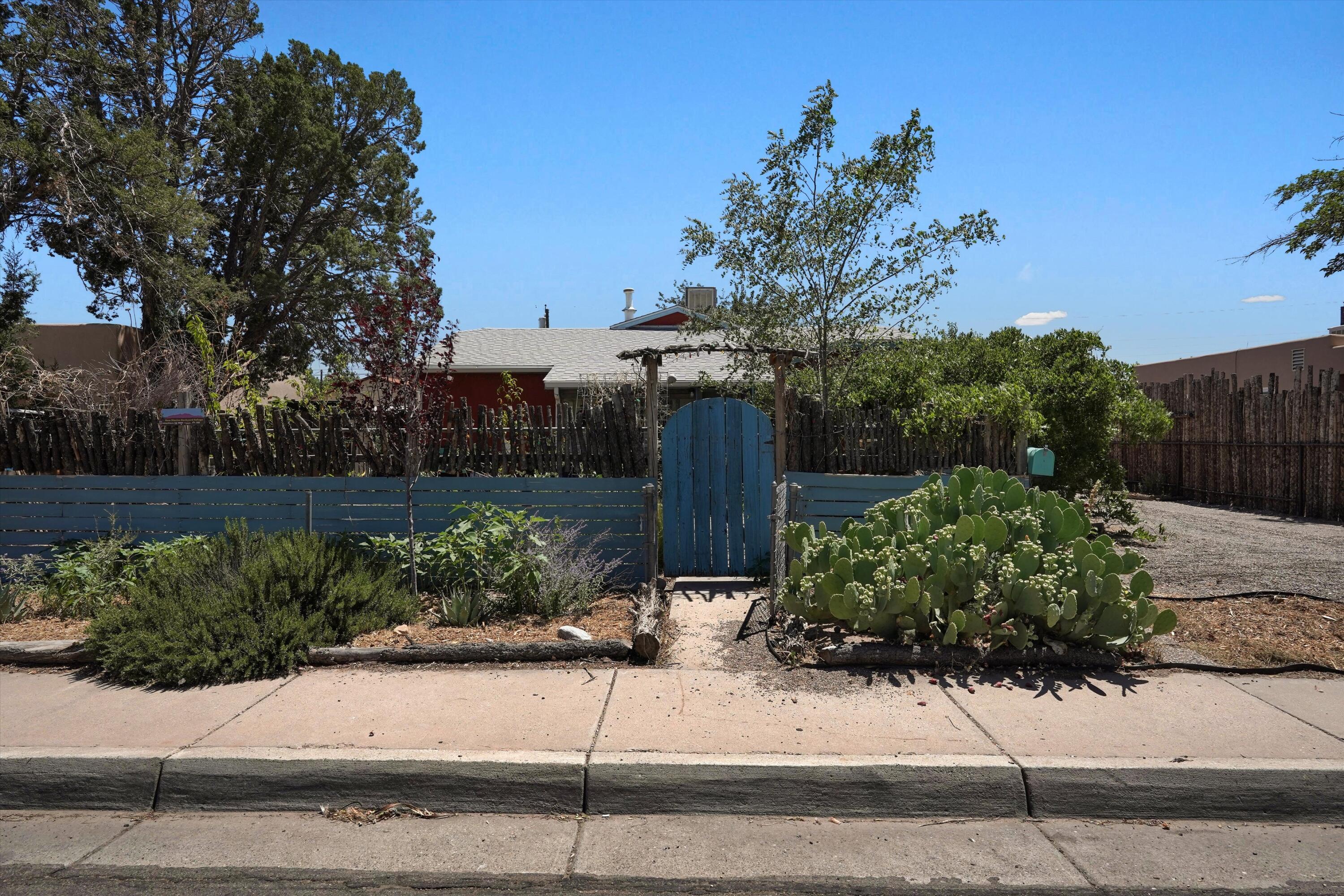 806 Delamar Avenue NW Albuquerque, NM 87107