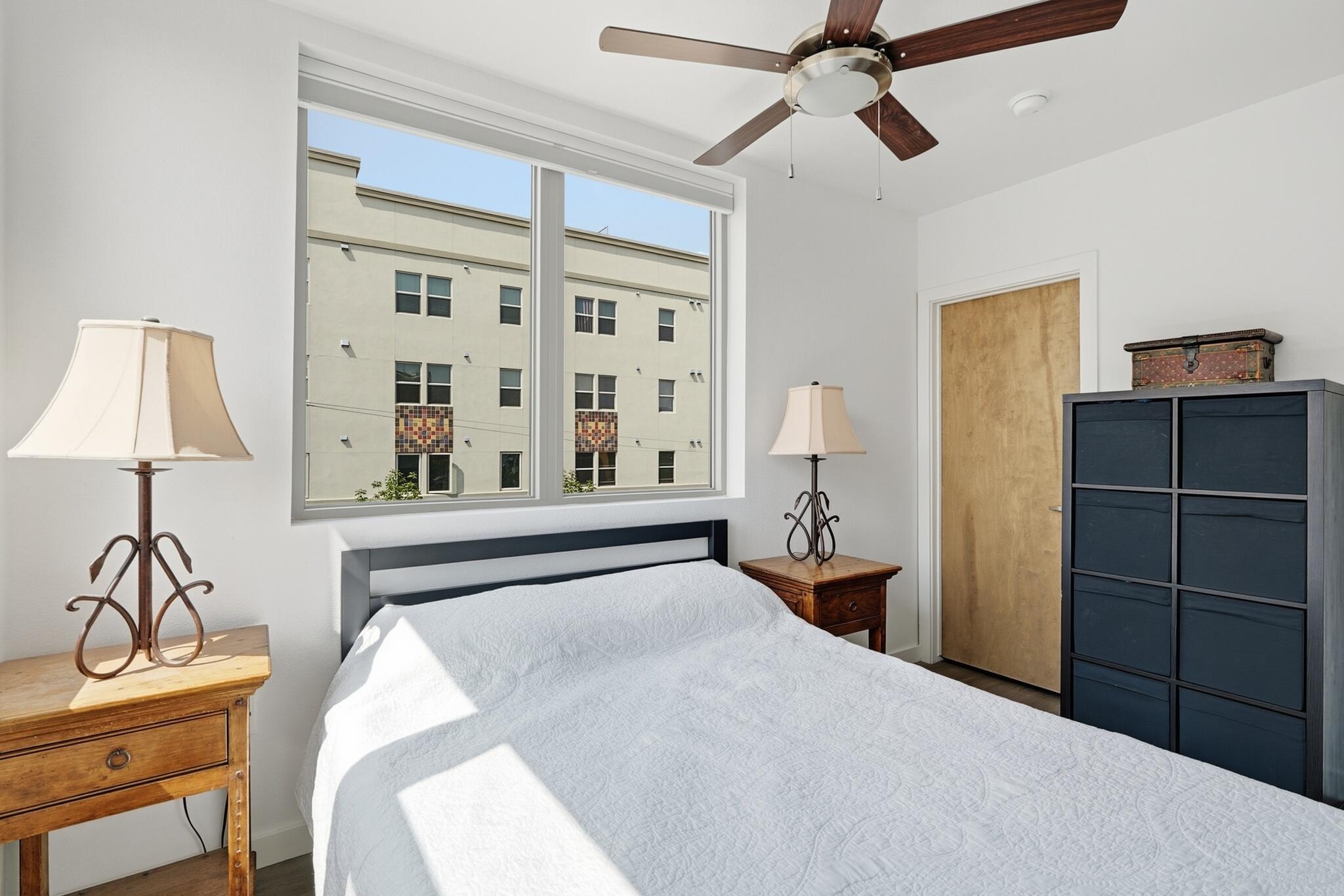 Photo 4 — 301 Platinum Street SW