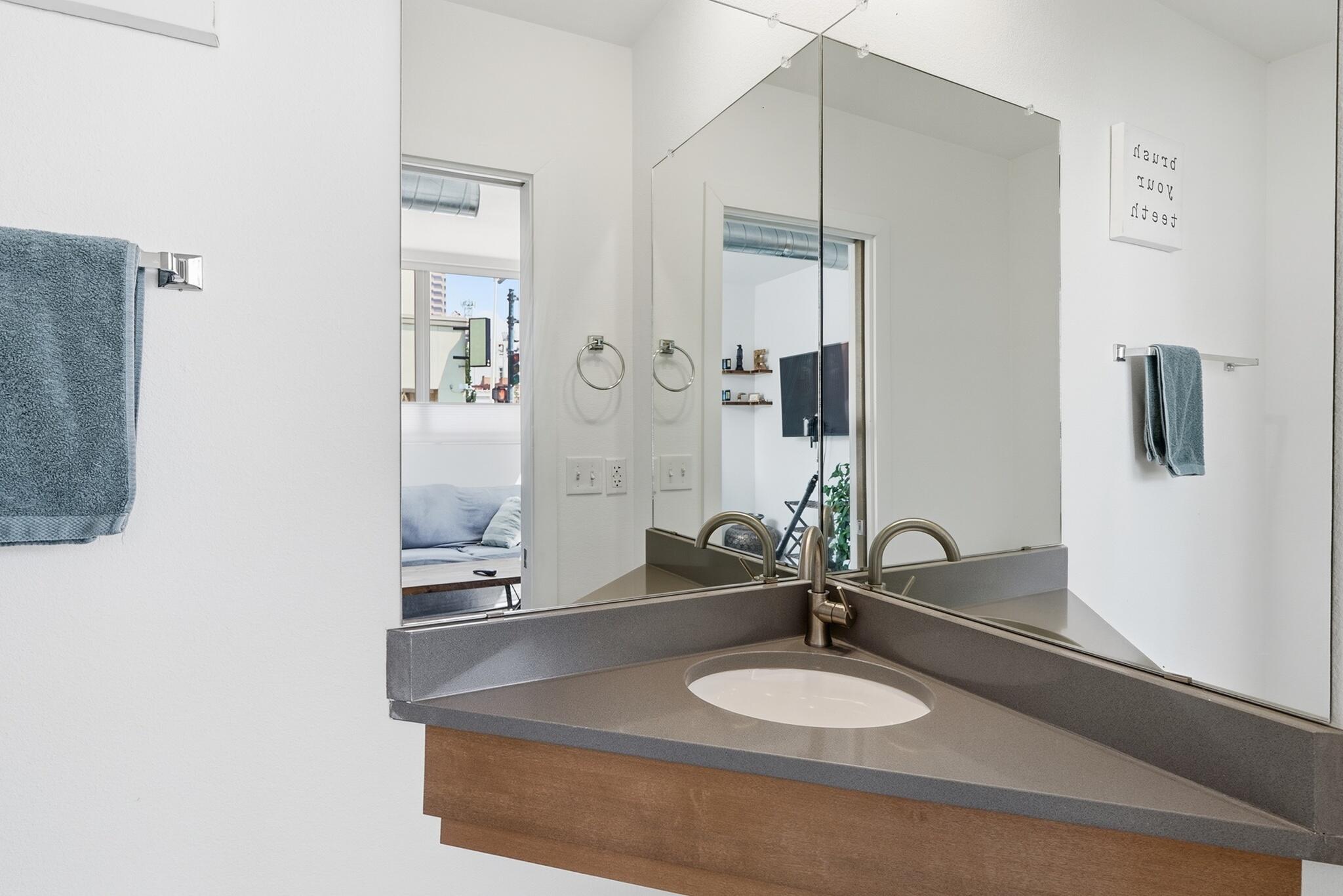 Photo 17 — 301 Platinum Street SW