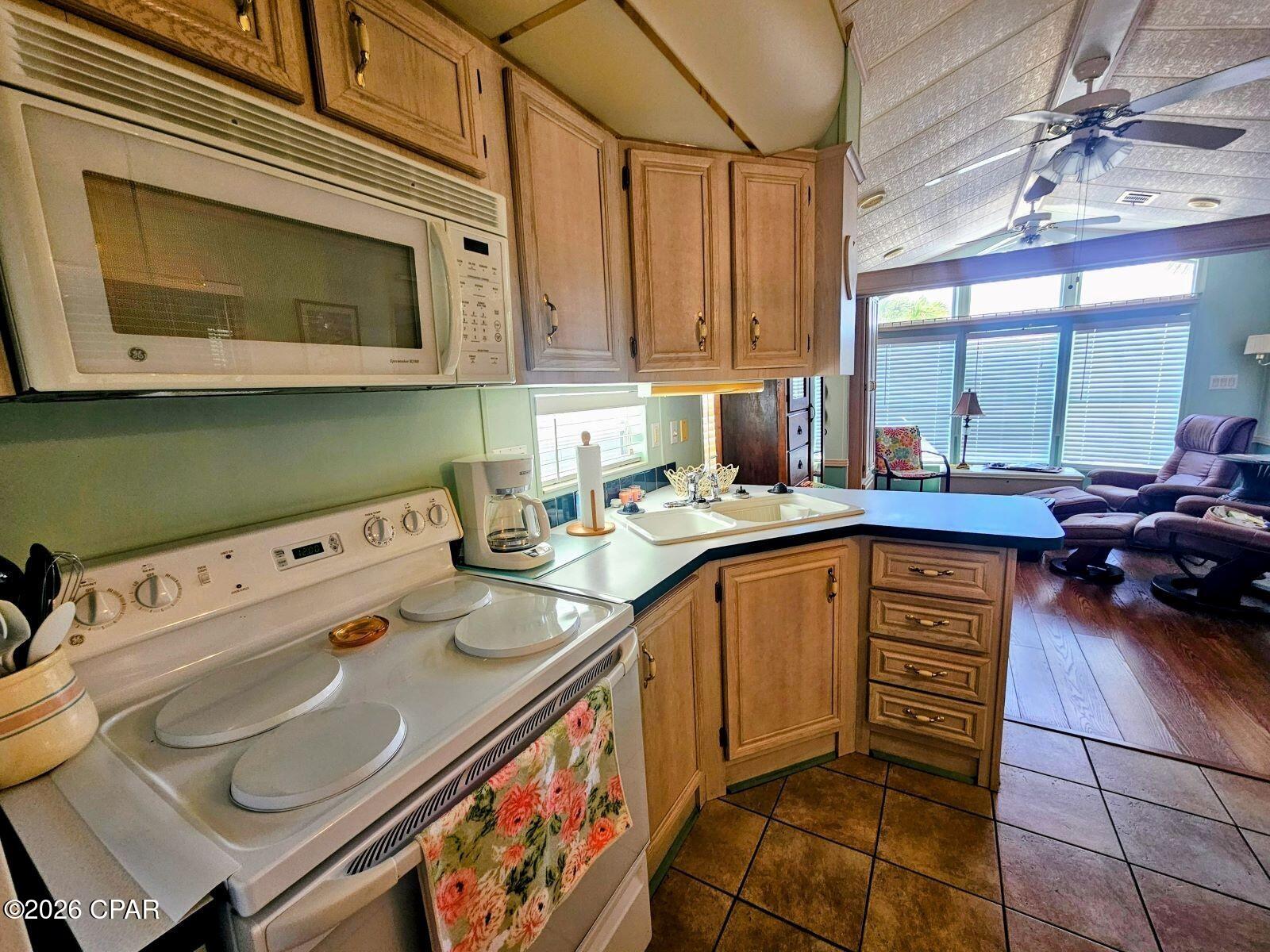 27 Gulf Drive, Panama City Beach, FL 32413 thumbnail, photo 11 of 38