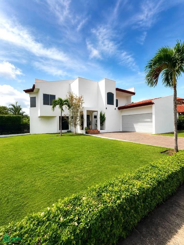 5 bed Single Family Homes For Sale in Santa Ana, San Jose - 1