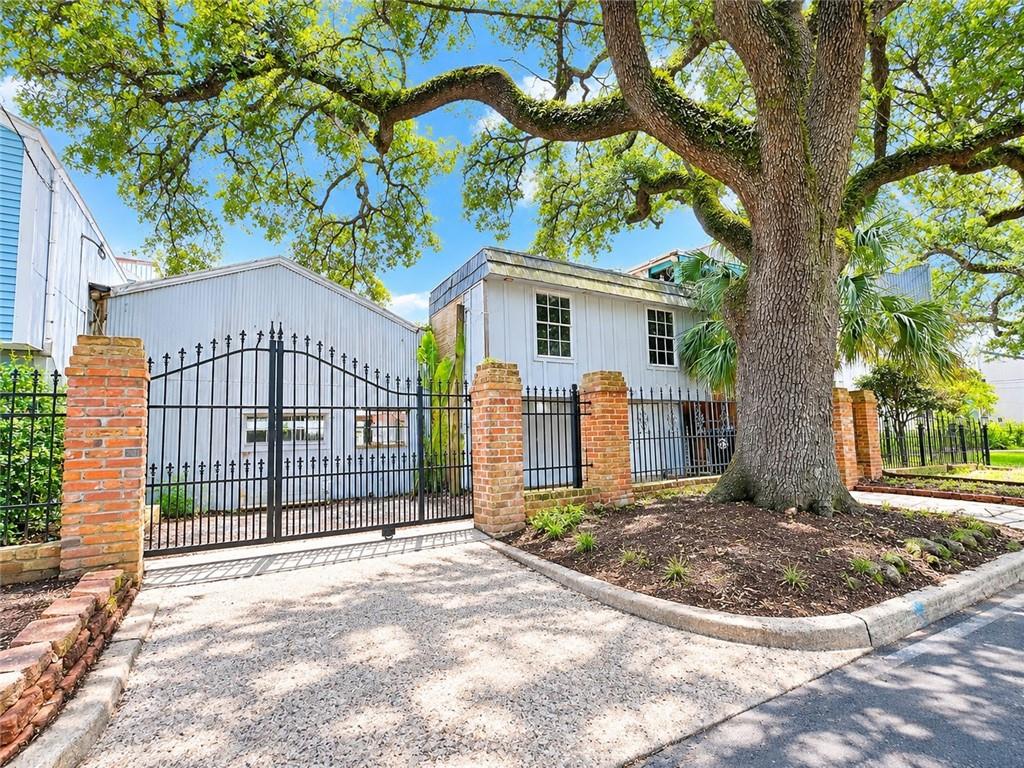 Photo 2 of Single family home for sale at 162 166 S Roadway St, New Orleans, LA 70124 | MLS# 2565064 | Listing updated on 2026-09-24