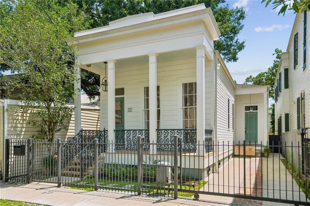 1223 DELACHAISE Street