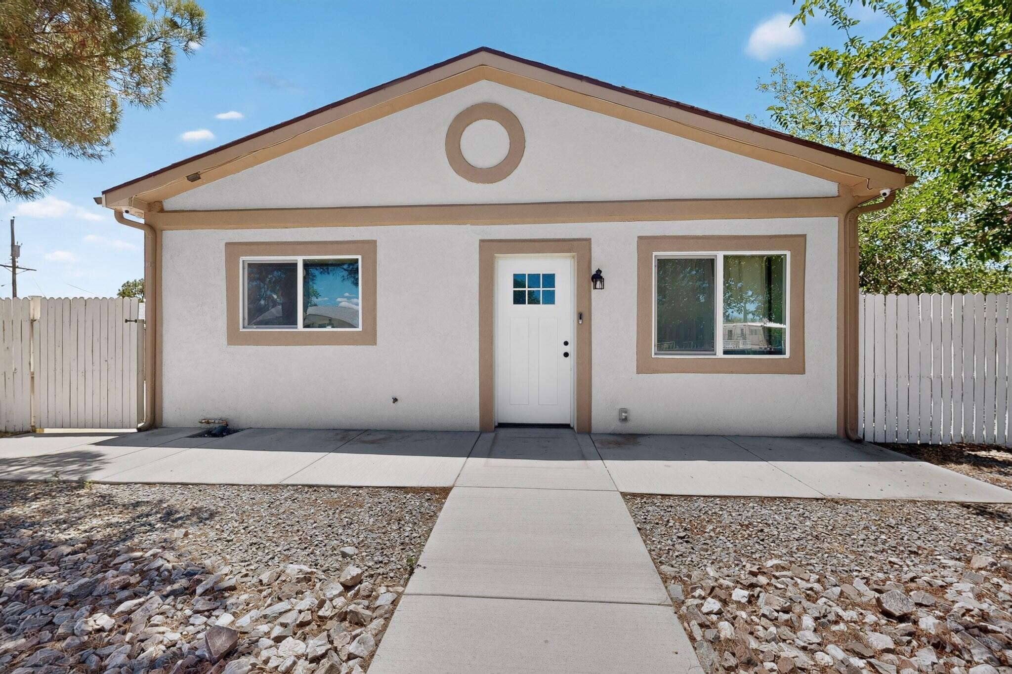 477 60th Street NW Albuquerque, NM 87105
