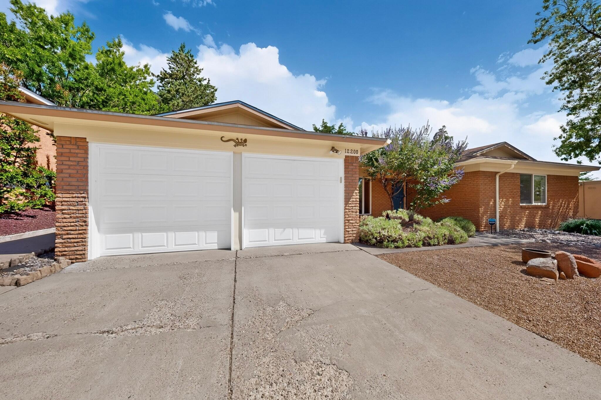Photo 2 of Single family home for sale at 12200 Manitoba Dr Ne, Albuquerque, NM 87111 | MLS# 1106540 | Listing updated on 2026-09-10