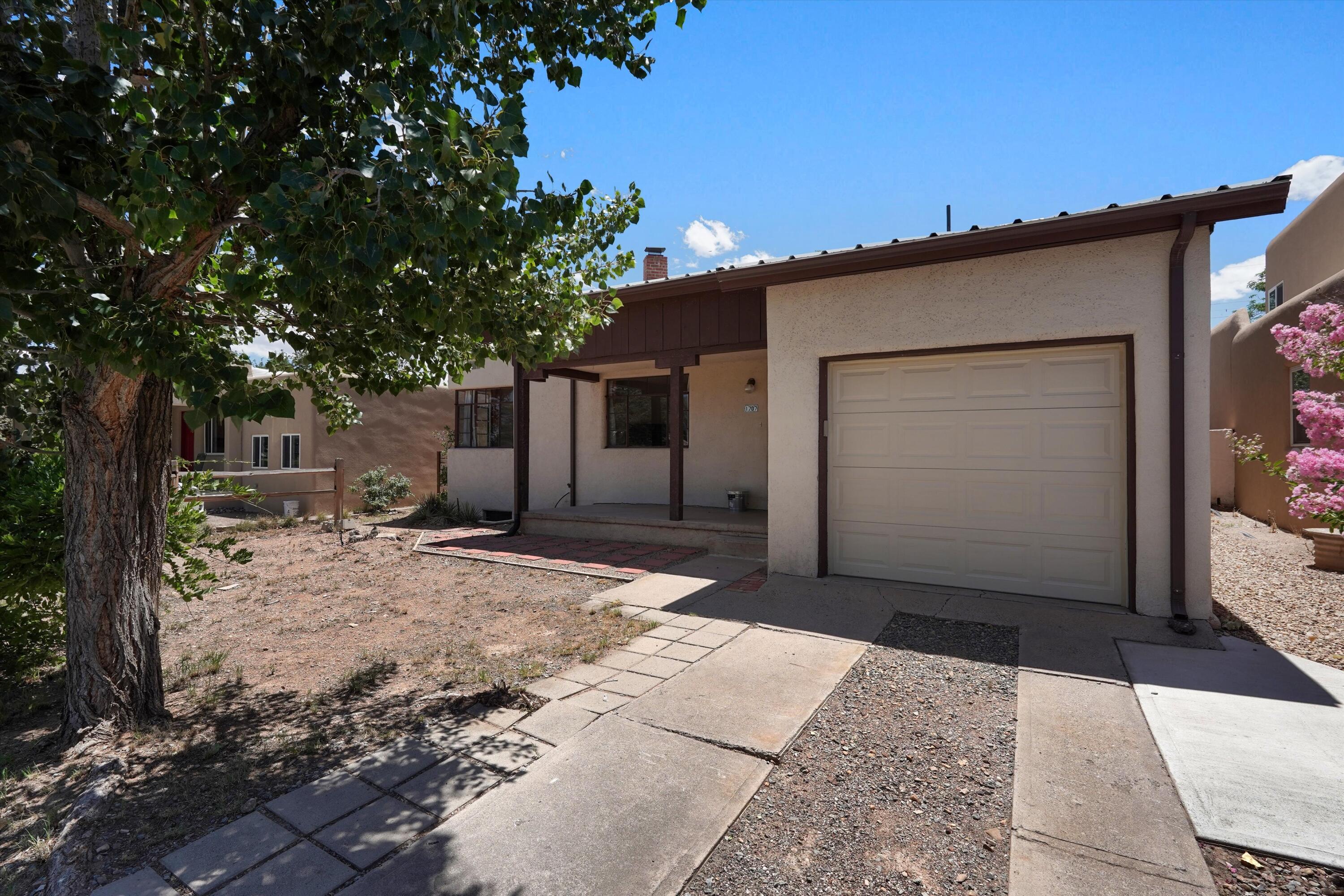 1707 Ridgecrest Drive SE, Albuquerque