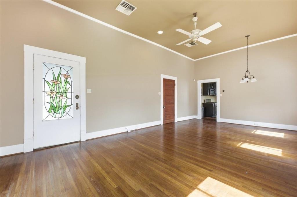 635 Iris St Street — photo 4