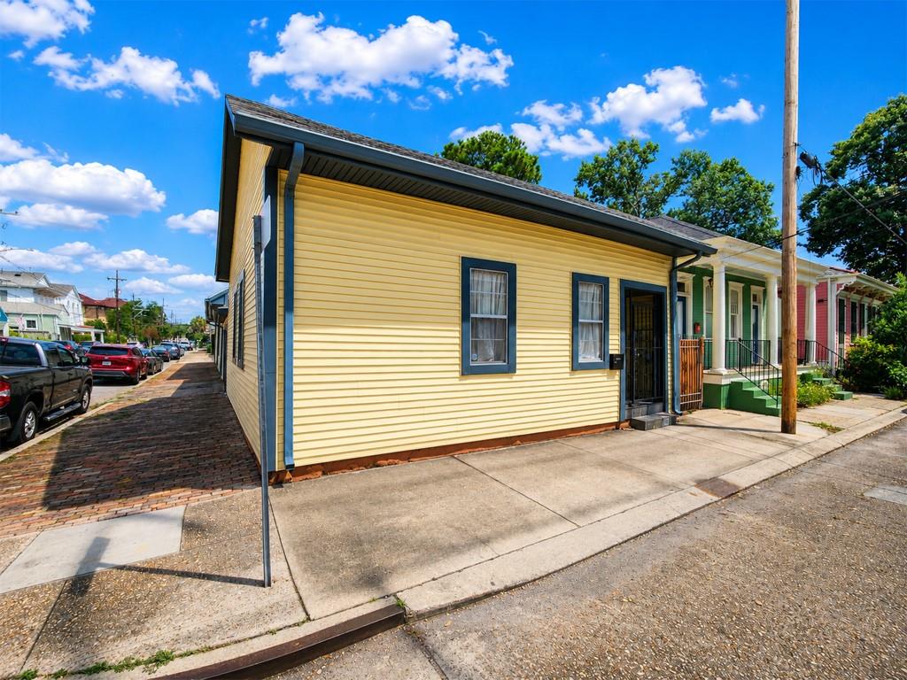 Photo 2 of Single family home for sale at 3031 Annunciation St, New Orleans, LA 70115 | MLS# 2565955 | Listing updated on 2026-09-18