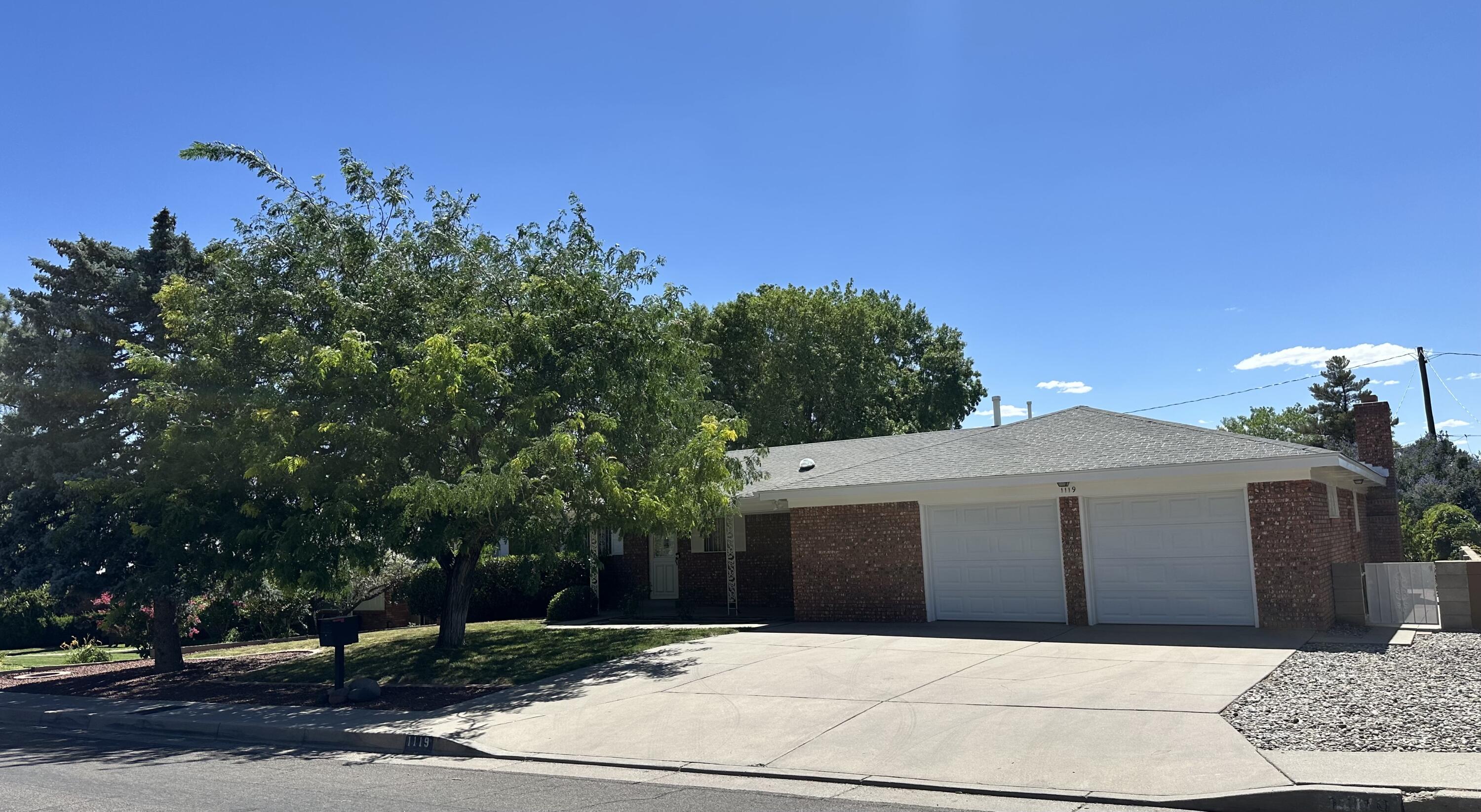 Photo 1 of Single family home for sale at 1119 Upland Dr Ne, Albuquerque, NM 87112 | MLS# 1106600 | Listing updated on 2026-09-17