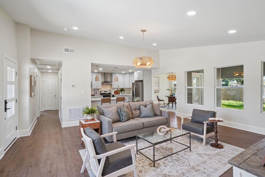 Photo 2 of Sale Pending at 3904 Haring Rd, Metairie, LA 70003 | MLS# 2565428 | Listing updated on 2026-10-08