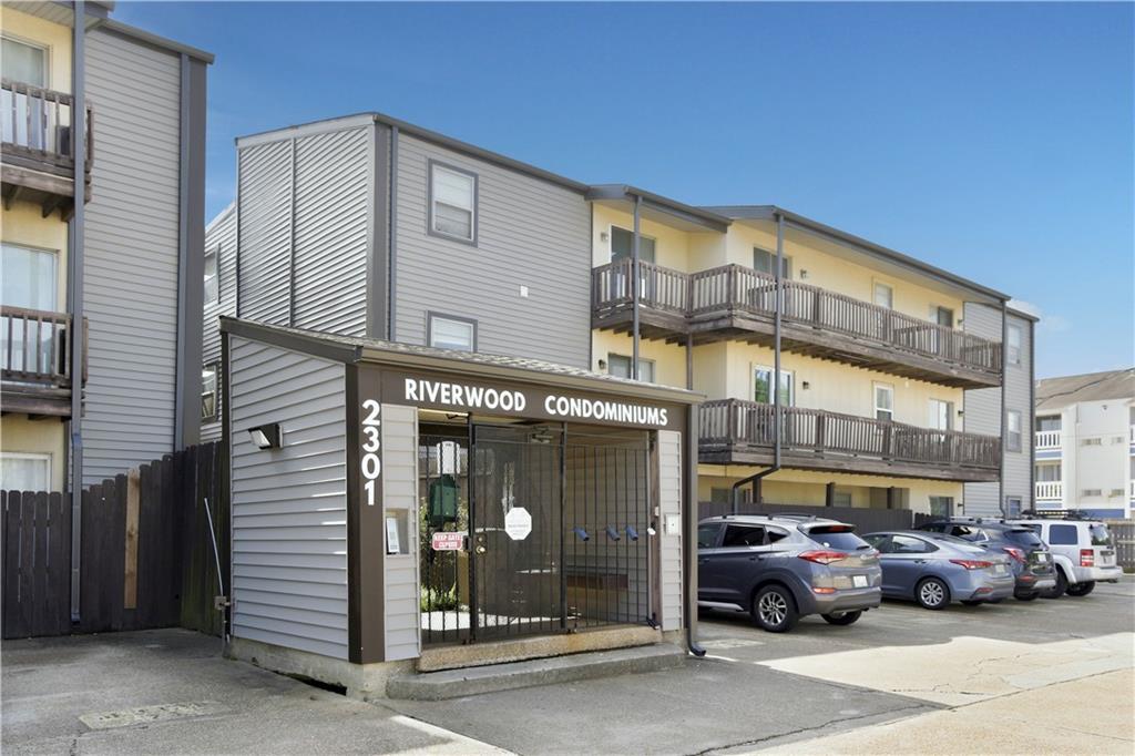Photo 1 of Sale Pending at 2301 Edenborn Ave #303, Metairie, LA 70001 | MLS# 2567094 | Listing updated on 2026-09-04