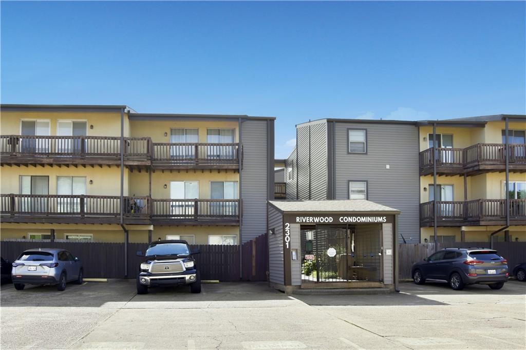 2nd image of 2301 Edenborn Ave, Metairie, LA 70001