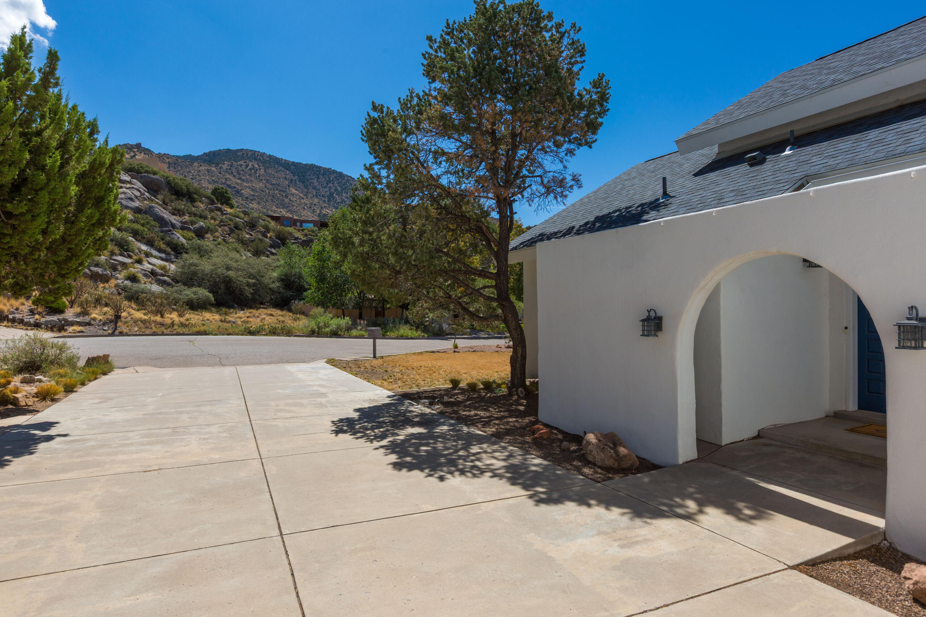 Photo 2 of Single family home for sale at 4421 Hidden Valley Ct Ne, Albuquerque, NM 87111 | MLS# 1107057 | Listing updated on 2026-09-14