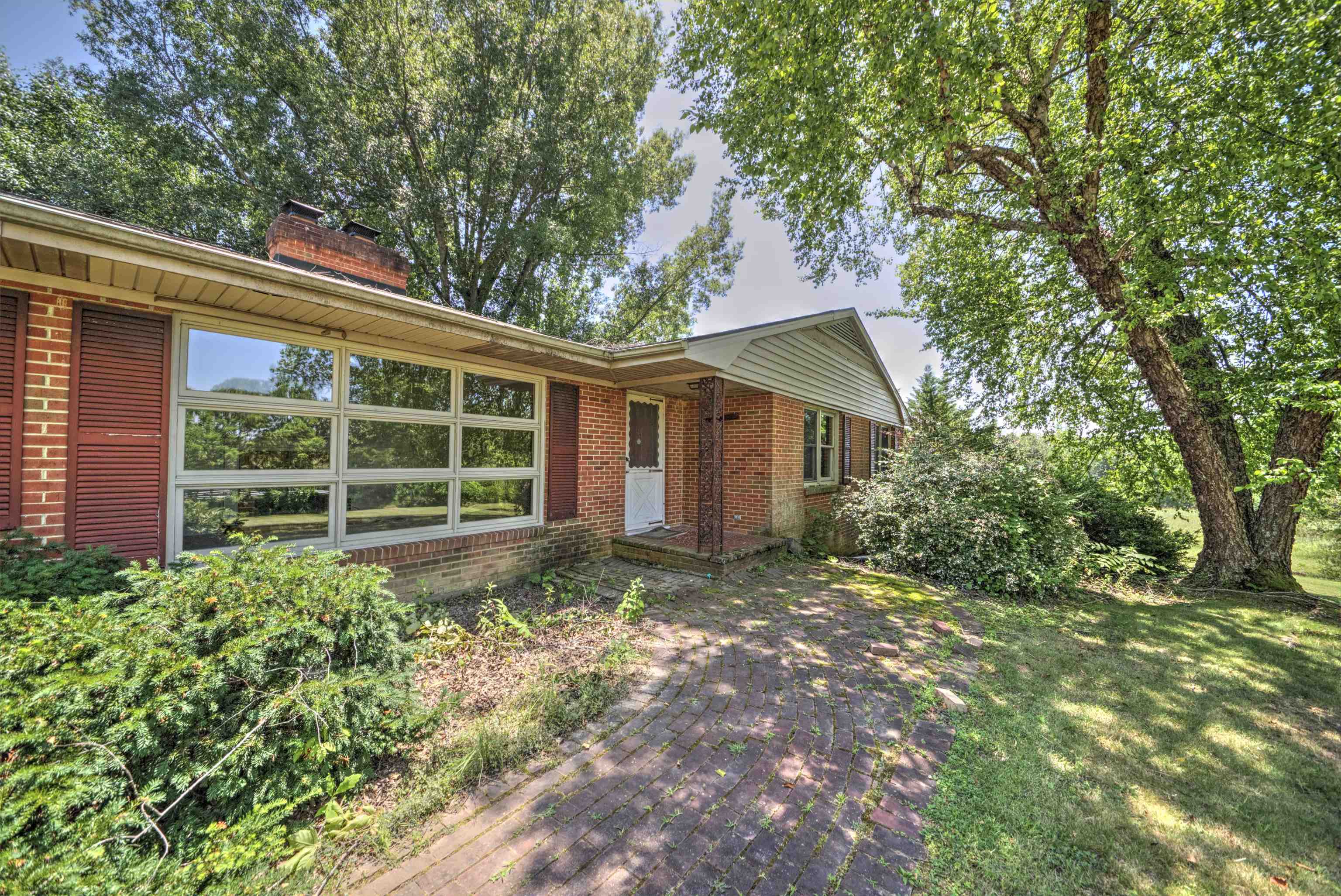 1667 Laurel Hill Rd