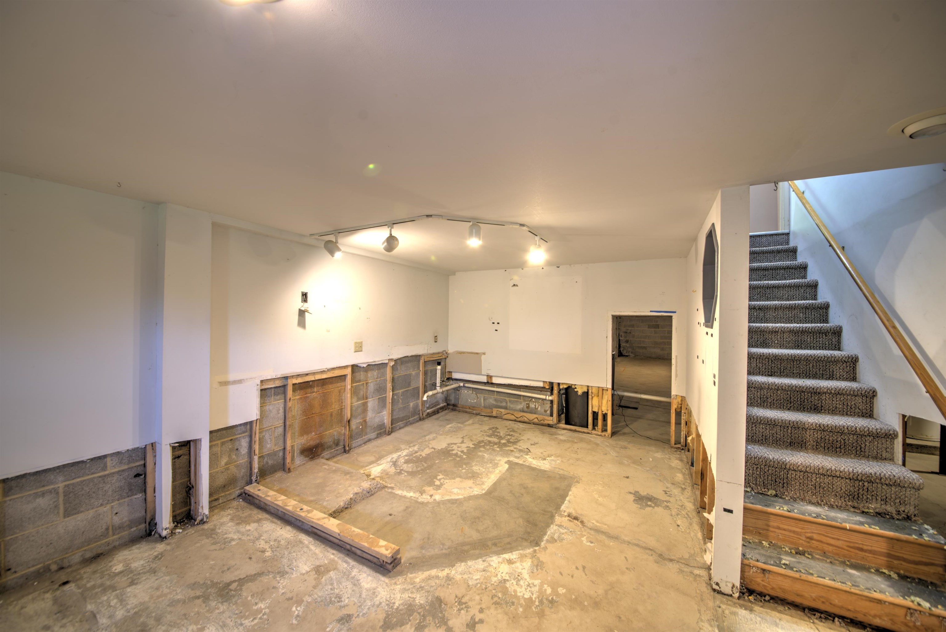 1667 Laurel Hill Rd