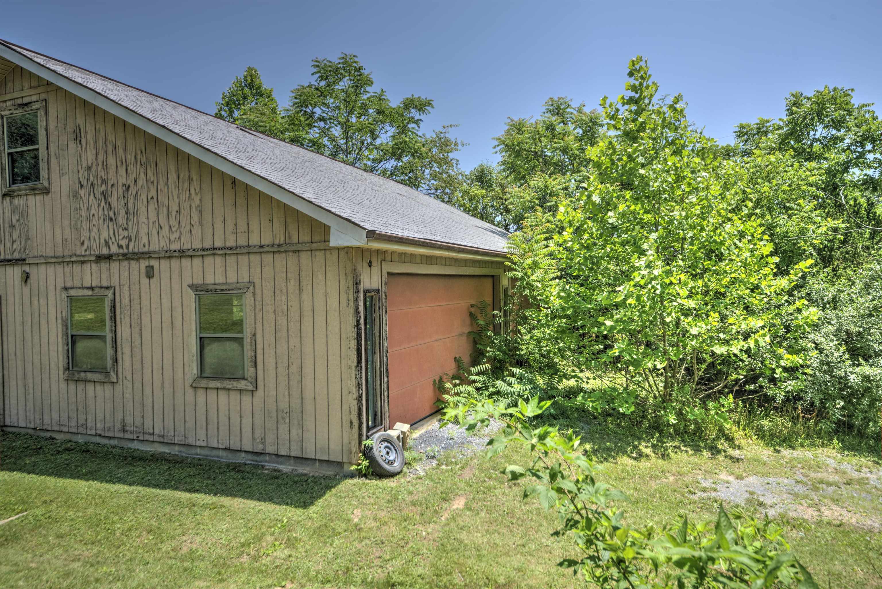 1667 Laurel Hill Rd