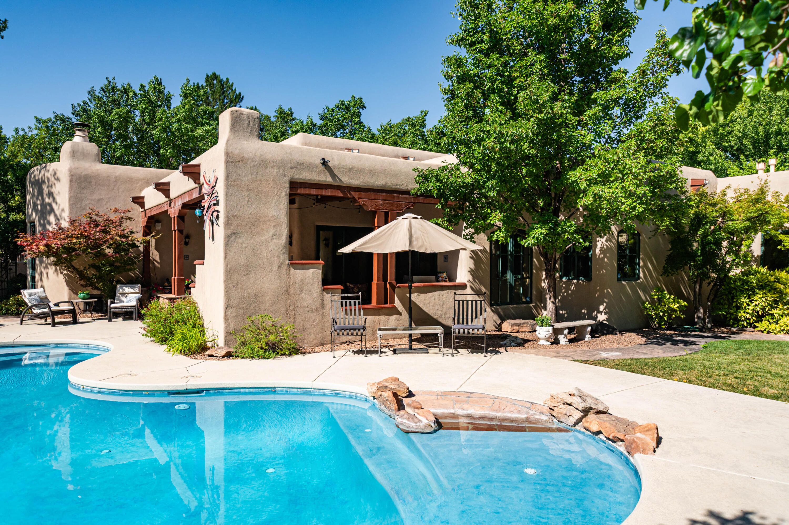 Homes for sale in Los Ranchos, NM | 705 Los Prados De Guadalupe Dr Nw, Los Ranchos, NM 87107 | MLS# 1107294