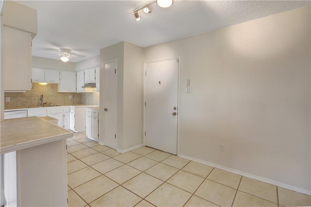 Homes for sale in Metairie, LA | 1161 Lake Ave #102, Metairie, LA 70005 | MLS# 2567757