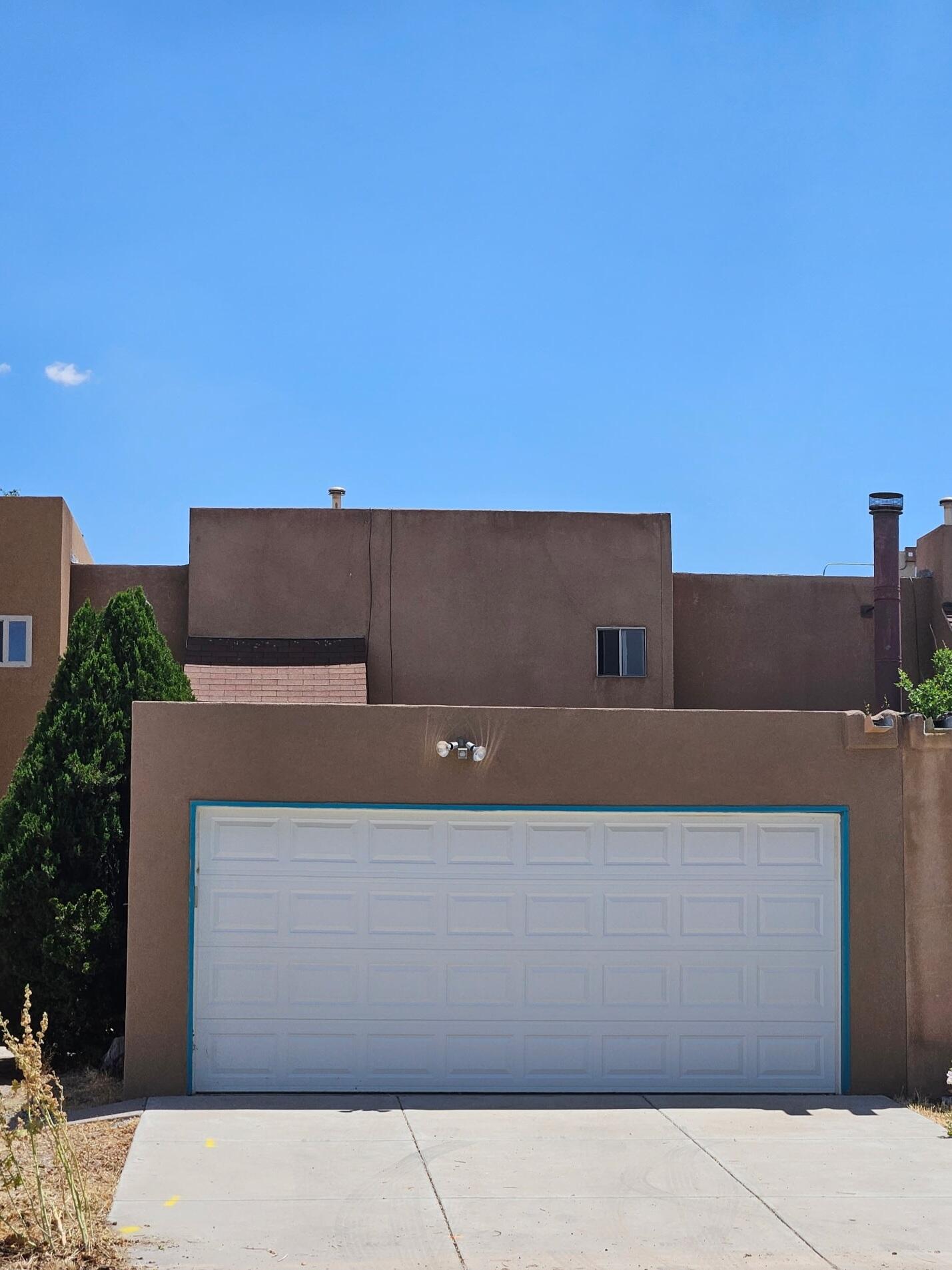Photo 2 of Townhouse for sale at 516 Sanchez Rd Nw, Albuquerque, NM 87107 | MLS# 1107336 | Listing updated on 2026-10-21