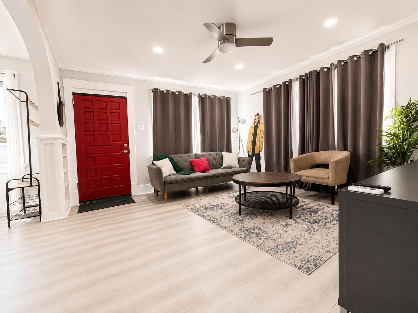 1124 Los Tomases Drive, Albuquerque NM 87102