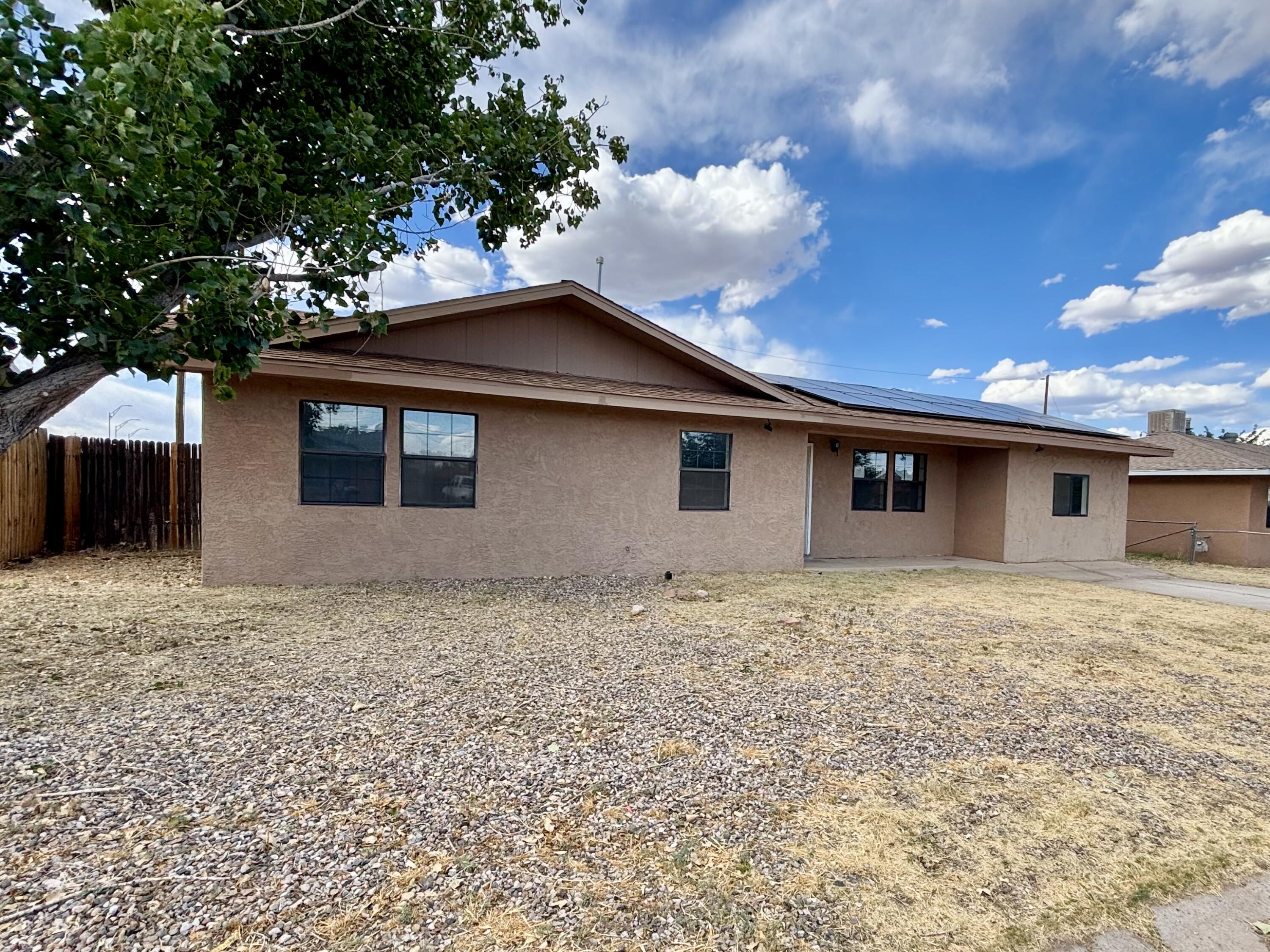 816 La Luz Drive, Belen