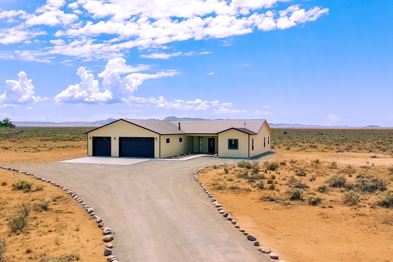16 Las Borregas Road, Belen