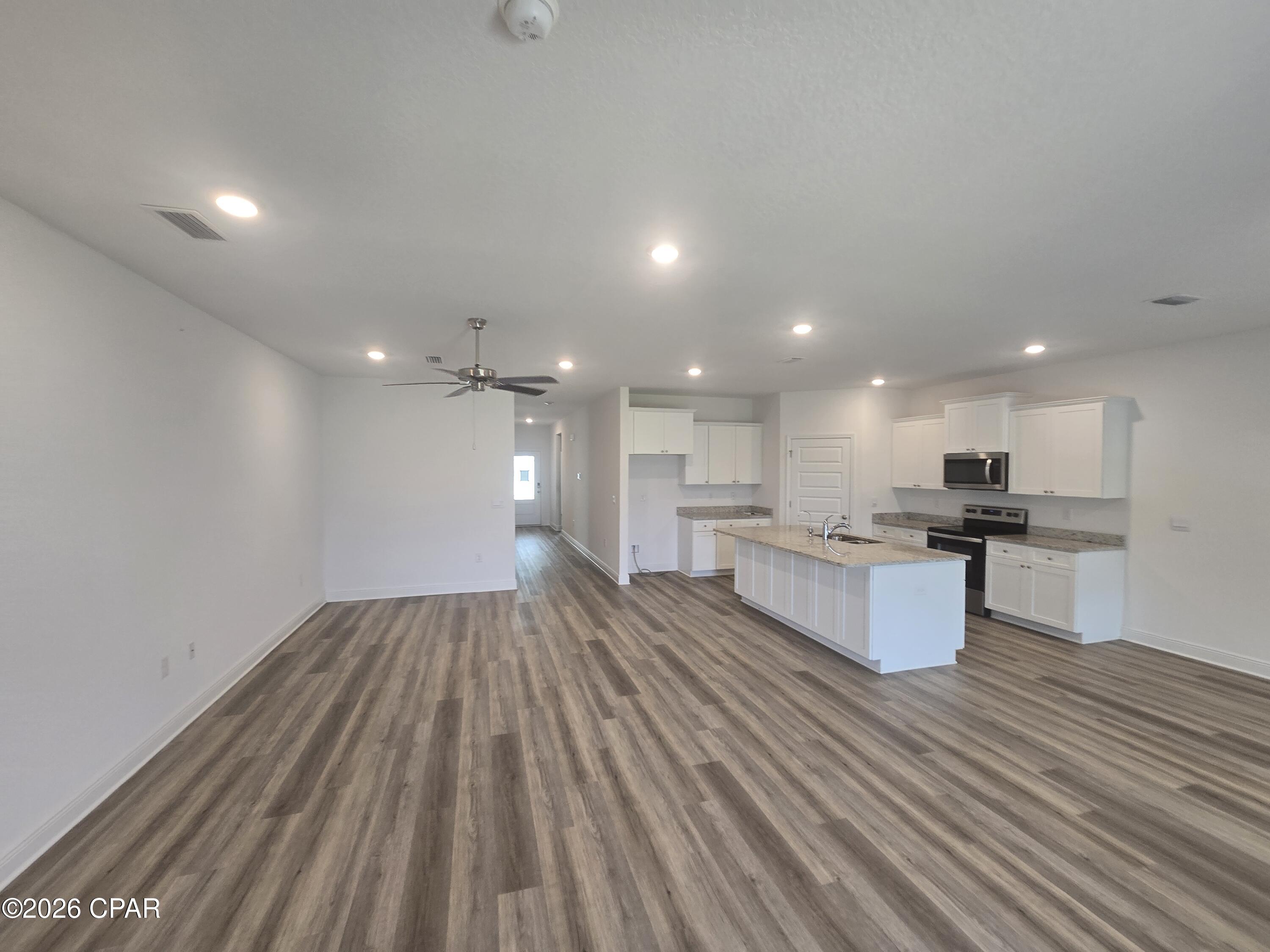 634 Hancock Way, Panama City Beach, FL 32413 thumbnail, photo 3 of 33
