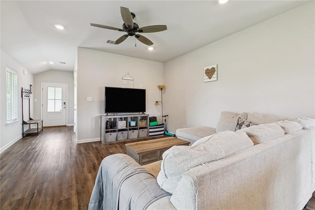 Photo 3 of Single family home for sale at 42223 Southern Pines Blvd, Ponchatoula, LA 70454 | MLS# 2568928 | Listing updated on 2026-09-05