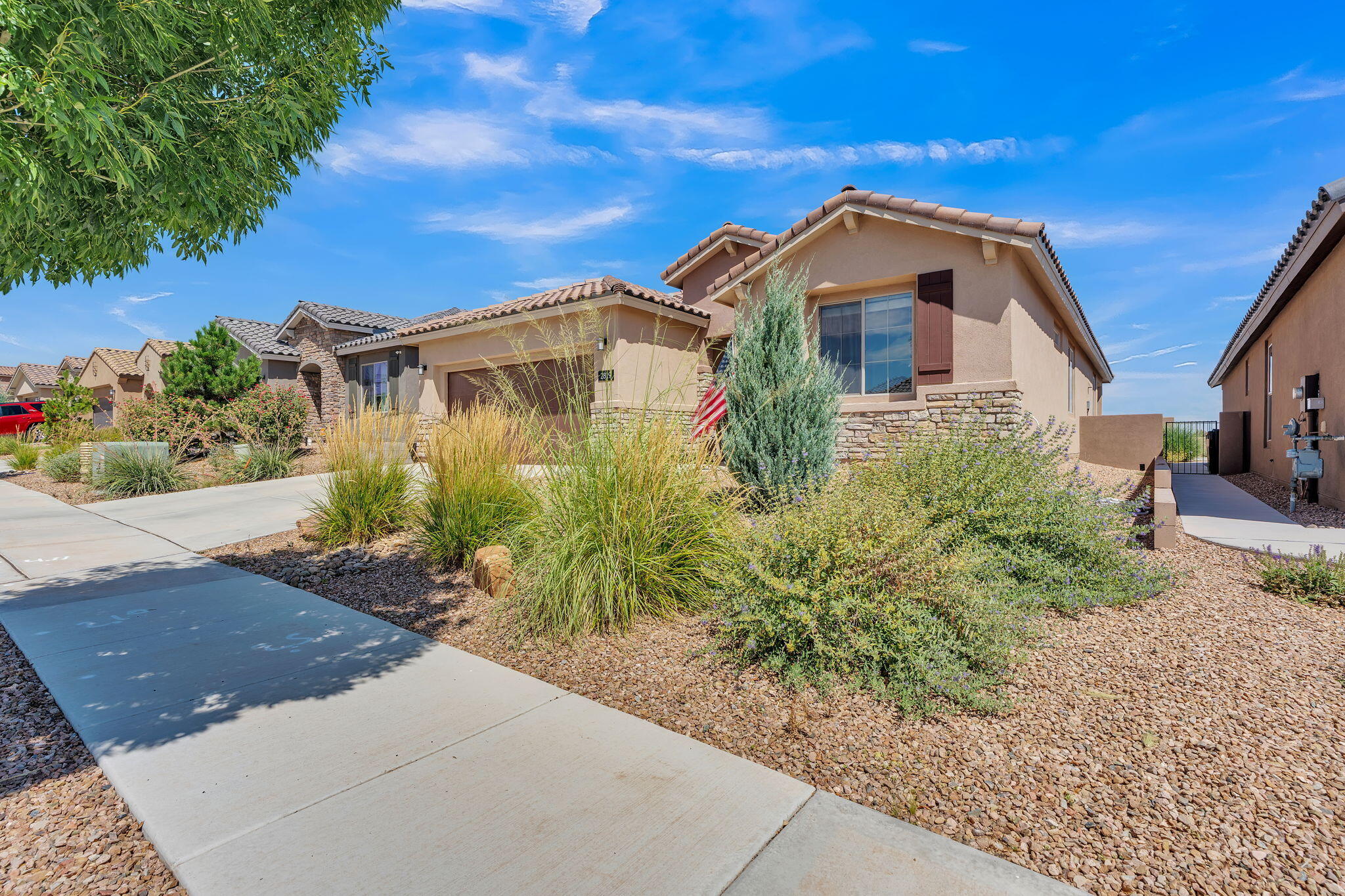 2819 Kings Canyon Loop NE 