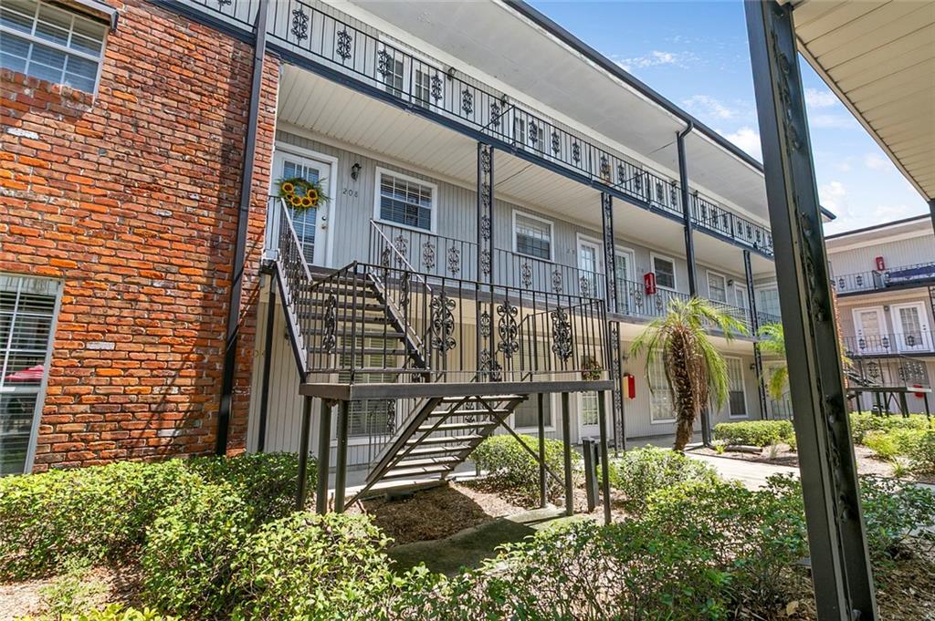 2nd image of 3013 Ridgelake Dr, Metairie, LA 70002