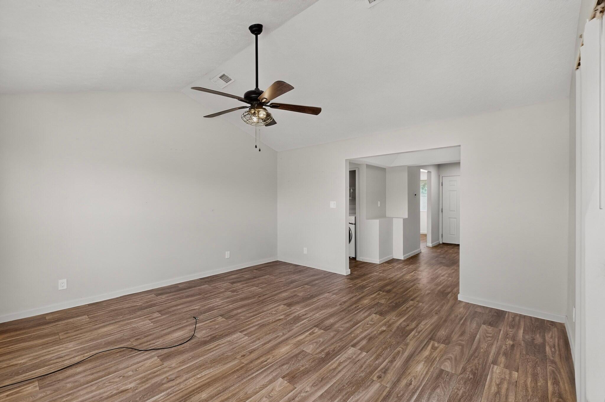 1426 Golden Eye Loop NE 