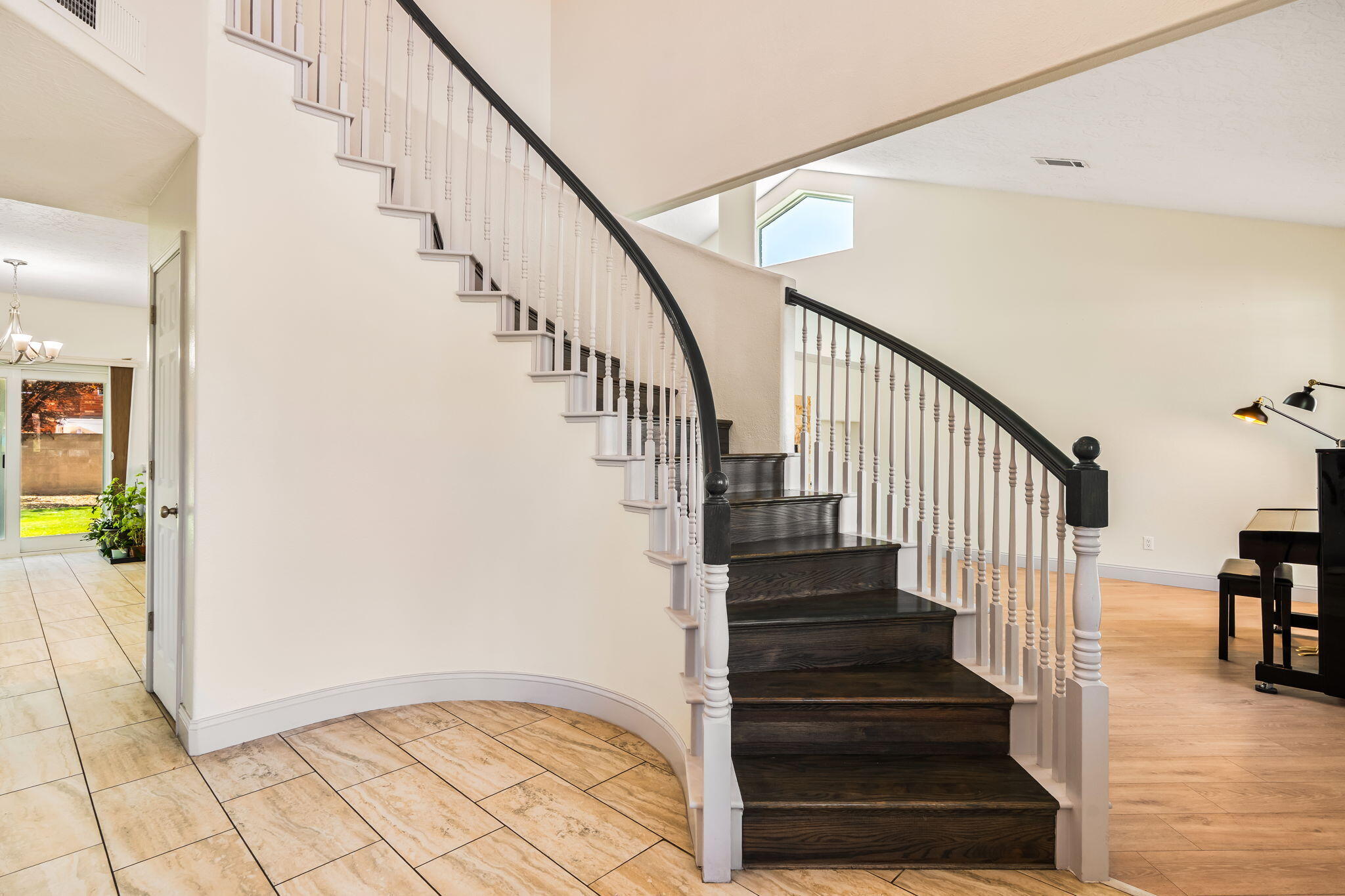 Photo 3 of Single family home for sale at 8600 Hampton Ave NE, Albuquerque, NM 87122 | MLS# 1108163 | Listing updated on 2026-10-03