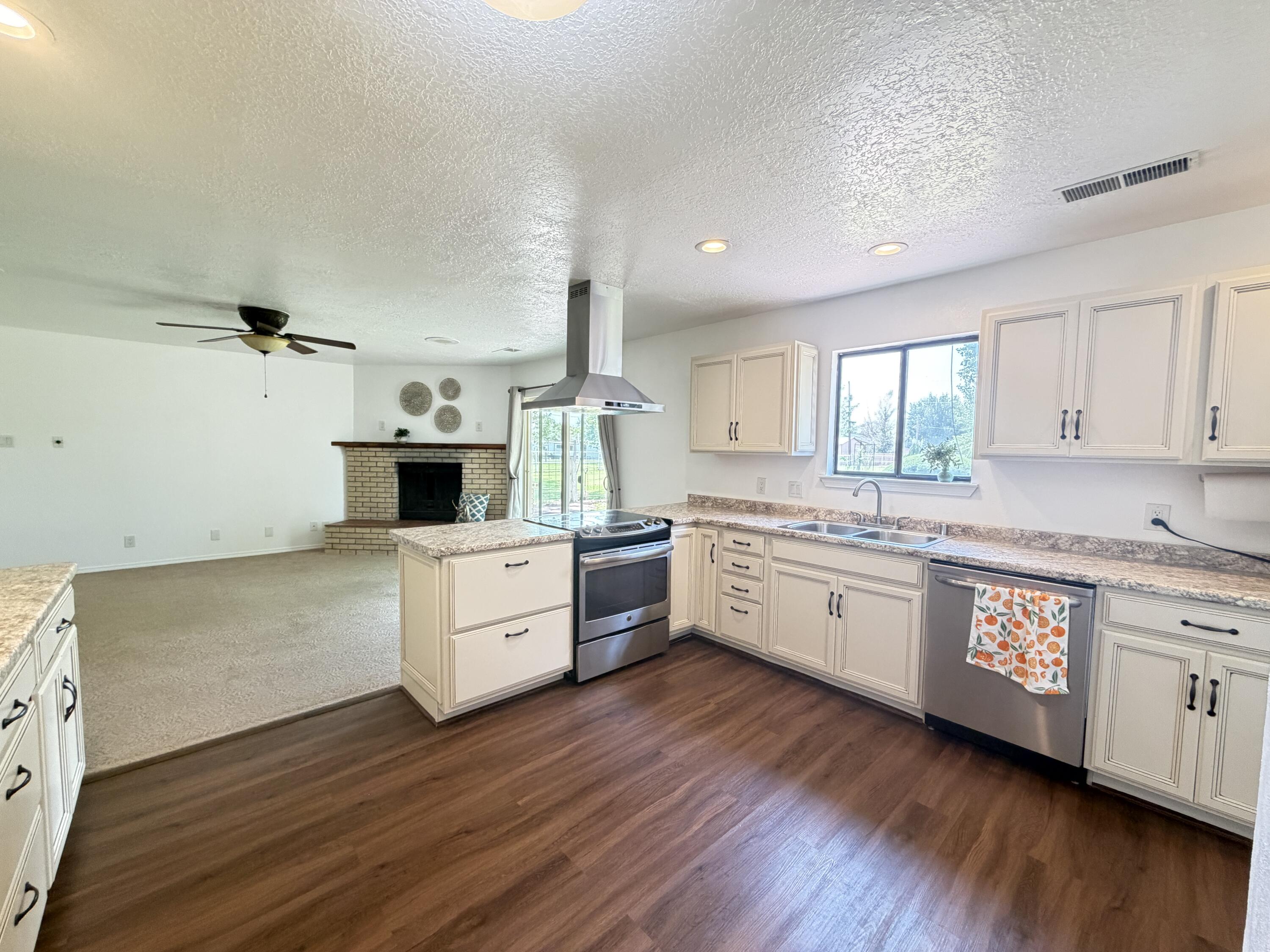 3rd image of 2740 Valle Grande Rd Sw, Albuquerque, NM 87105 | MLS# 1108242