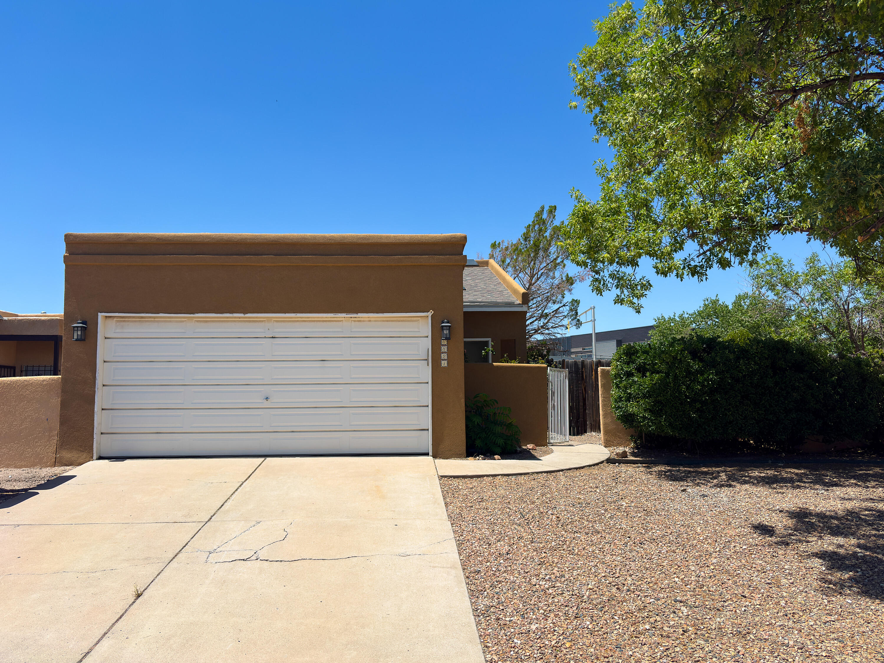 6821 Keeling Street, Albuquerque NM 87120