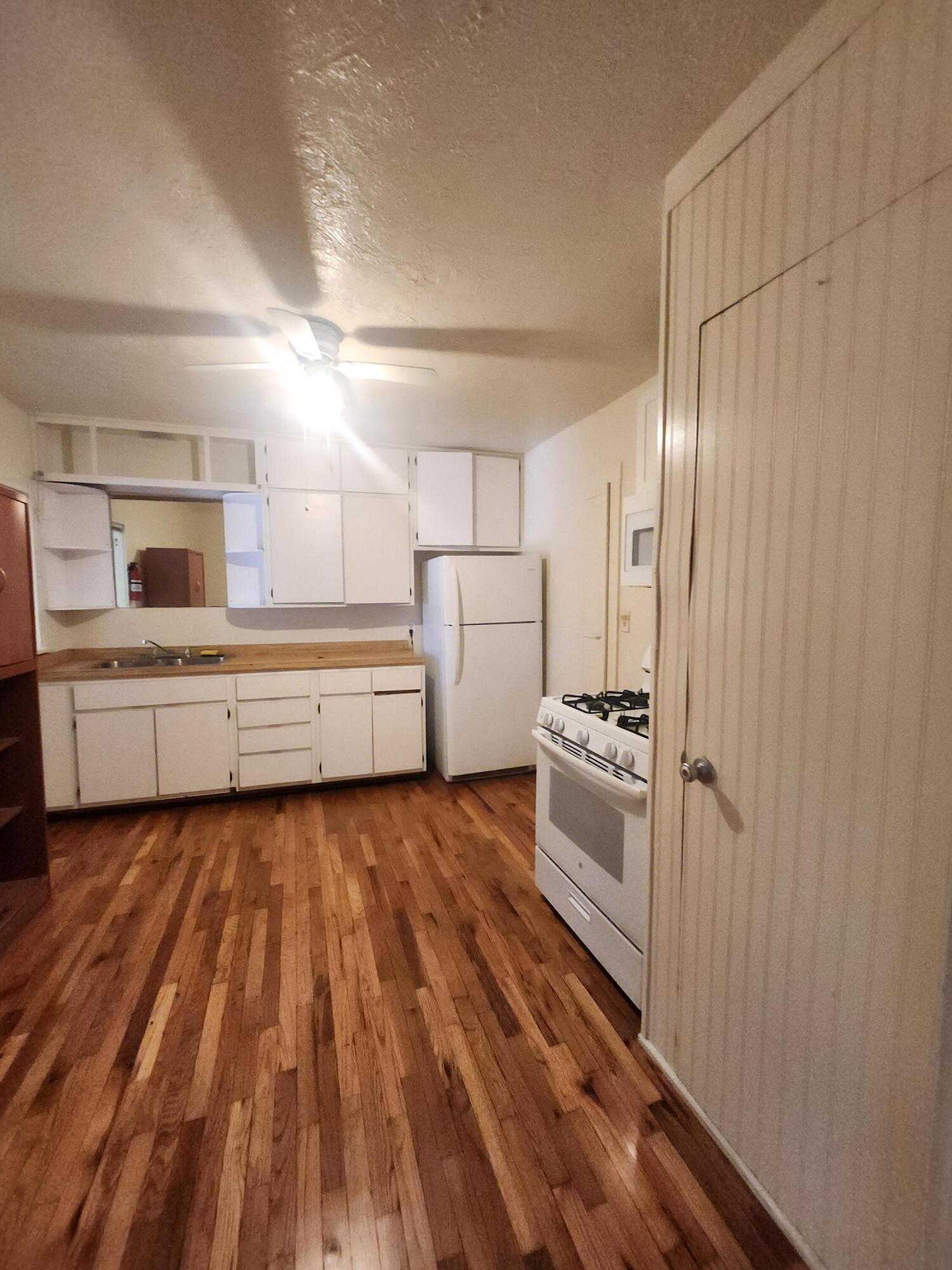 1306 Los Tomases Drive NW 