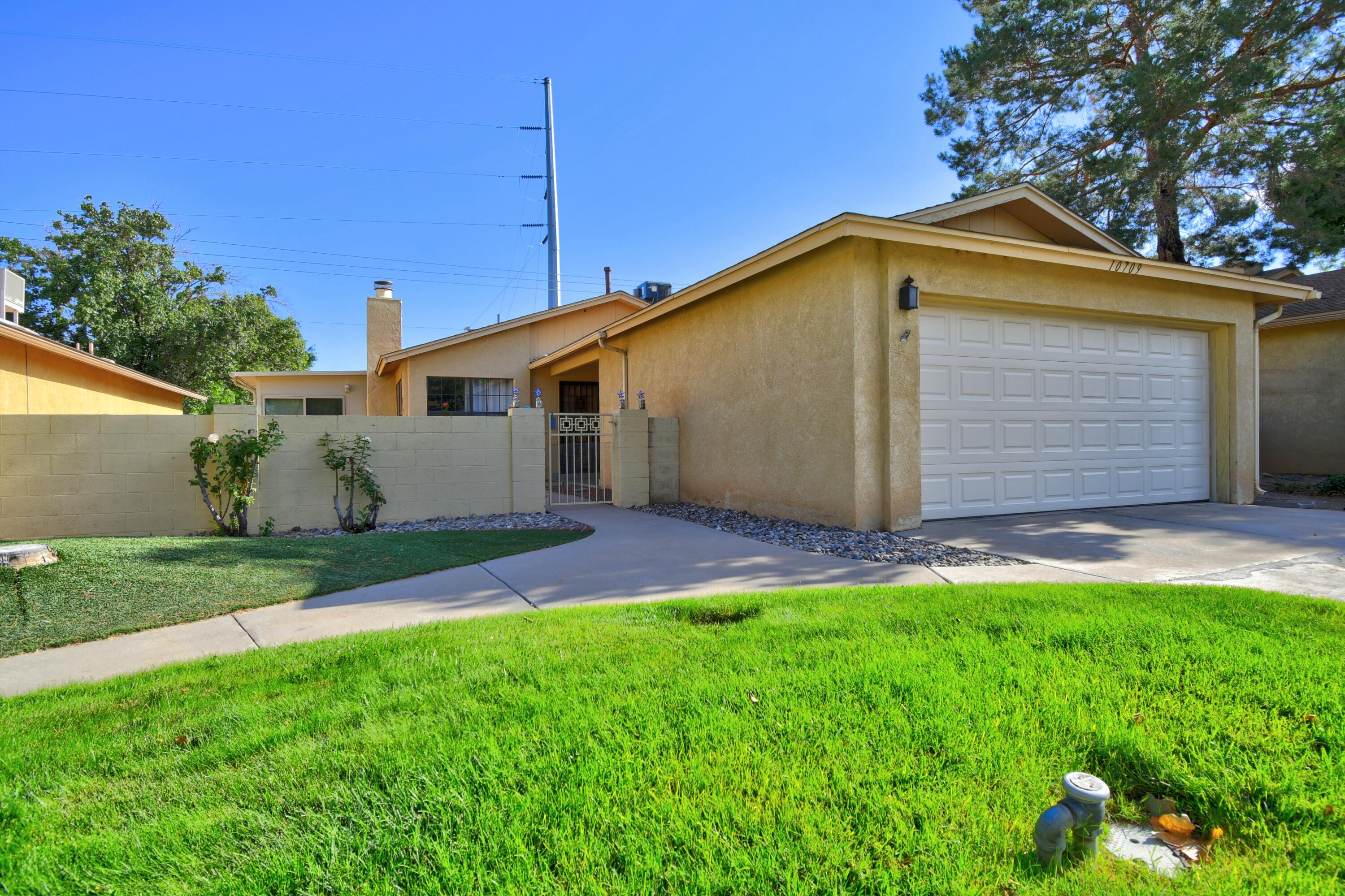 10709 Clyburn Park Drive NE, Albuquerque