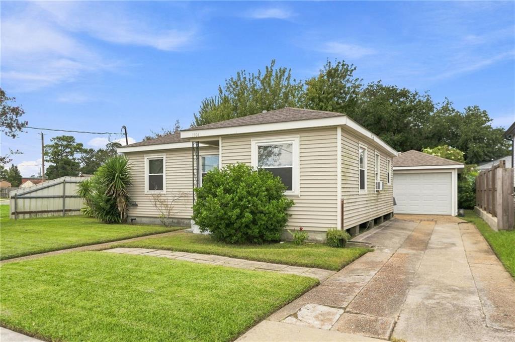 Photo 3 of Single family home for sale at 1504 Center St, Arabi, LA 70032 | MLS# 2569835 | Listing updated on 2026-10-10