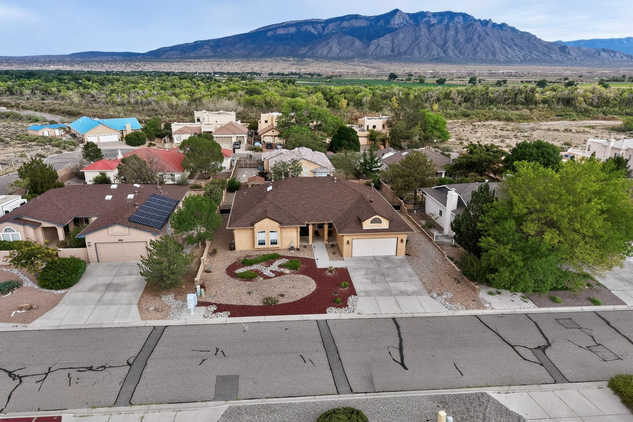 2441 Manzano Loop NE 