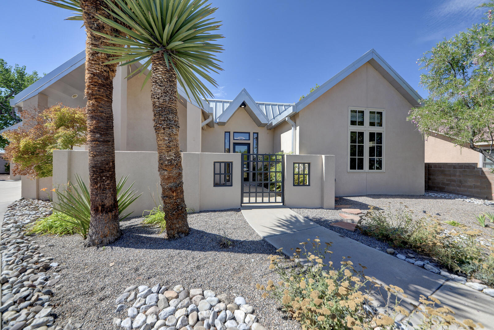 2nd image of 2204 Via Granada Pl Nw, Albuquerque, NM 87104 | MLS# 1108487