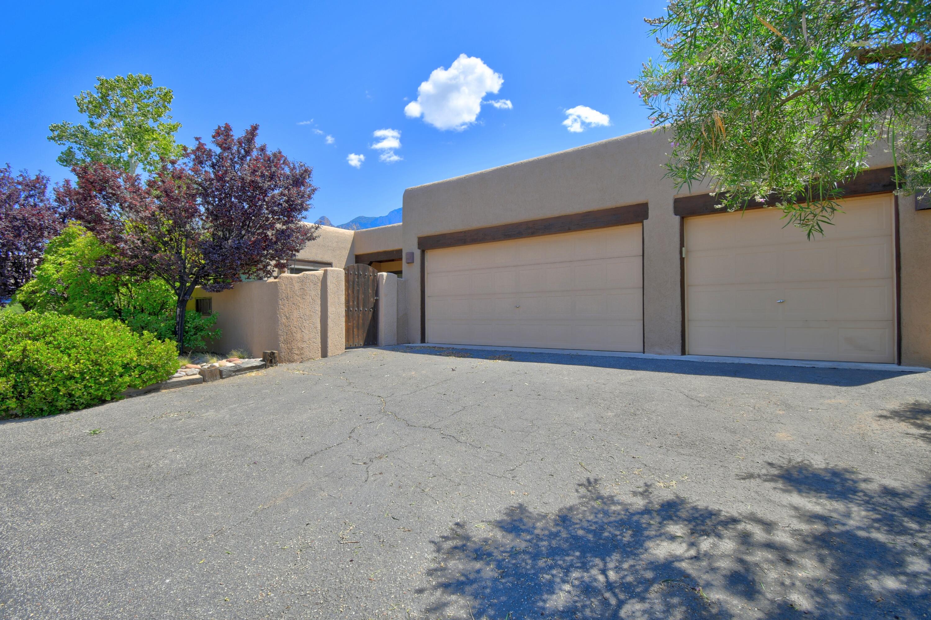 2762 Cliffrose Drive NE, Albuquerque