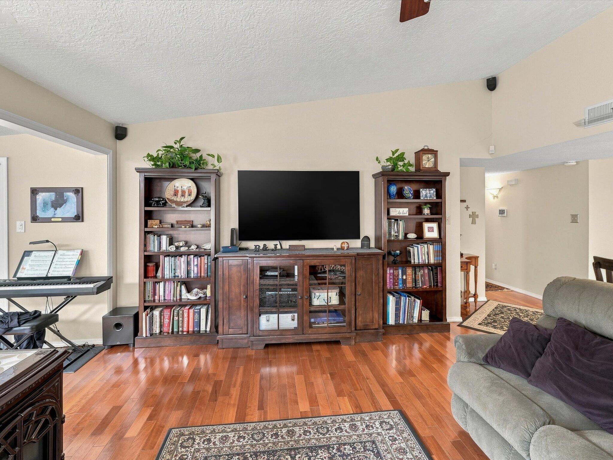 7108 Vivian Drive NE 