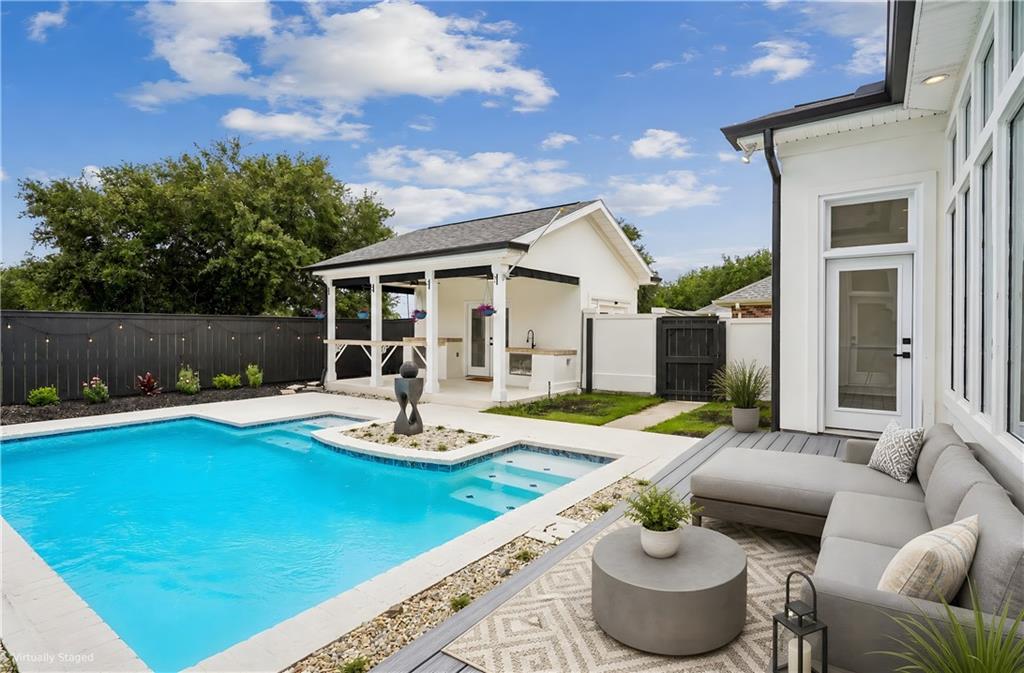 Photo 2 of Single family home for sale at 9 Woodlake Blvd, Kenner, LA 70065 | MLS# 2570410 | Listing updated on 2026-10-09
