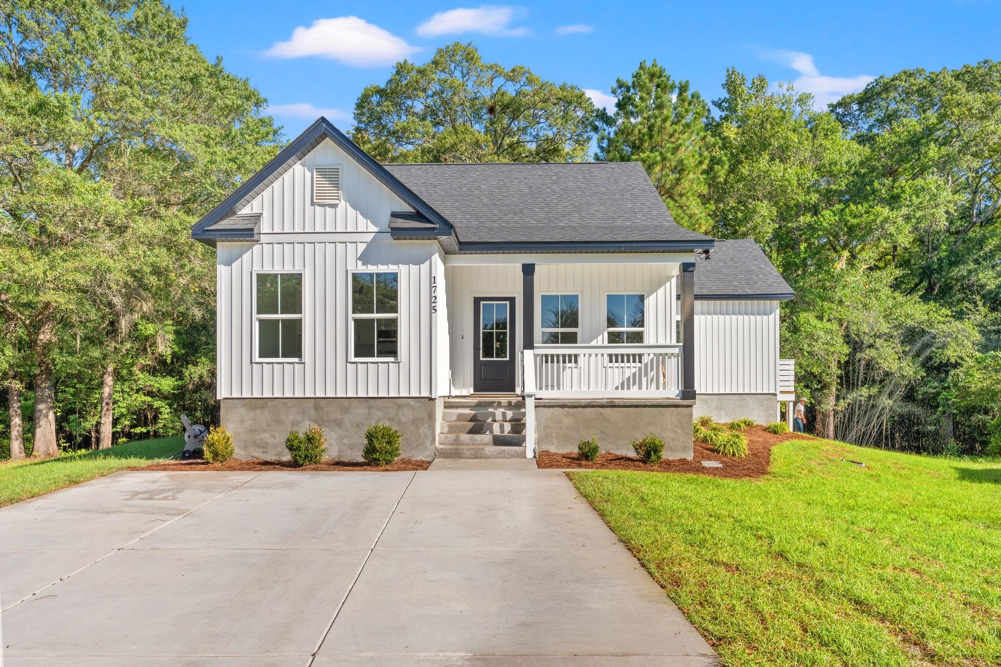 Photo 1 of Single family home for sale at 1725 Bridgewater Dr, Conway, SC 29526 | MLS# 2619392 | Listing updated on 2026-10-08
