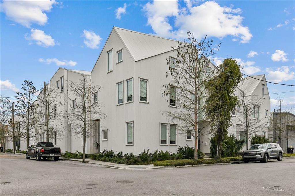 Photo 1 of Sale Pending at 455 9th Street #B, New Orleans, LA 70115 | MLS# 2571219 | Listing updated on 2026-09-02