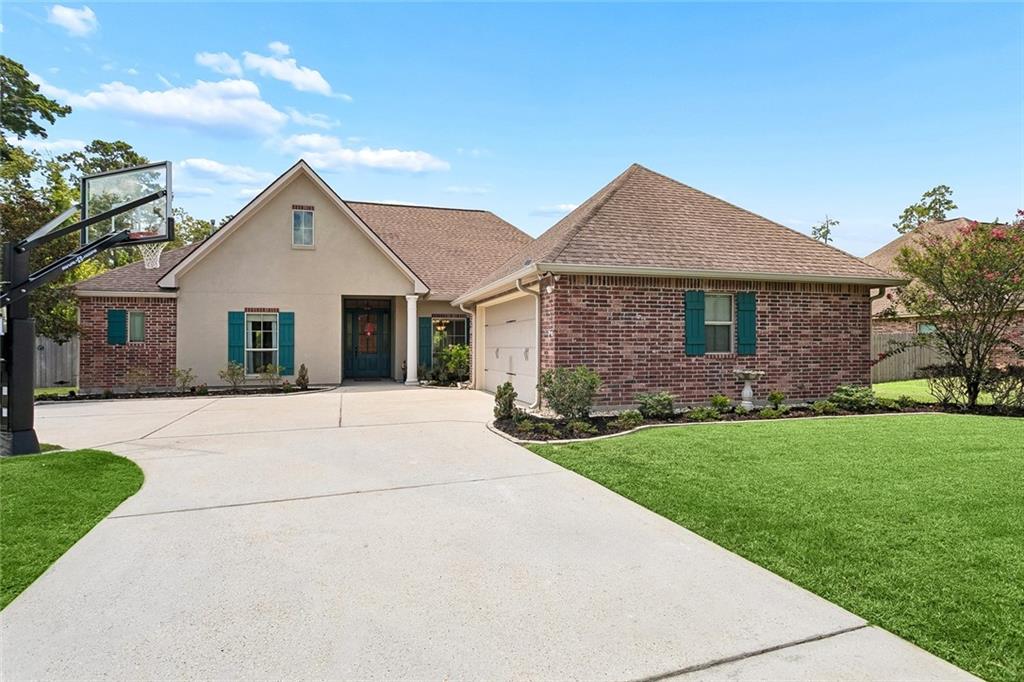 Single family home for sale at 512 English Oak Dr, Madisonville, LA 70447 | MLS# 2571133